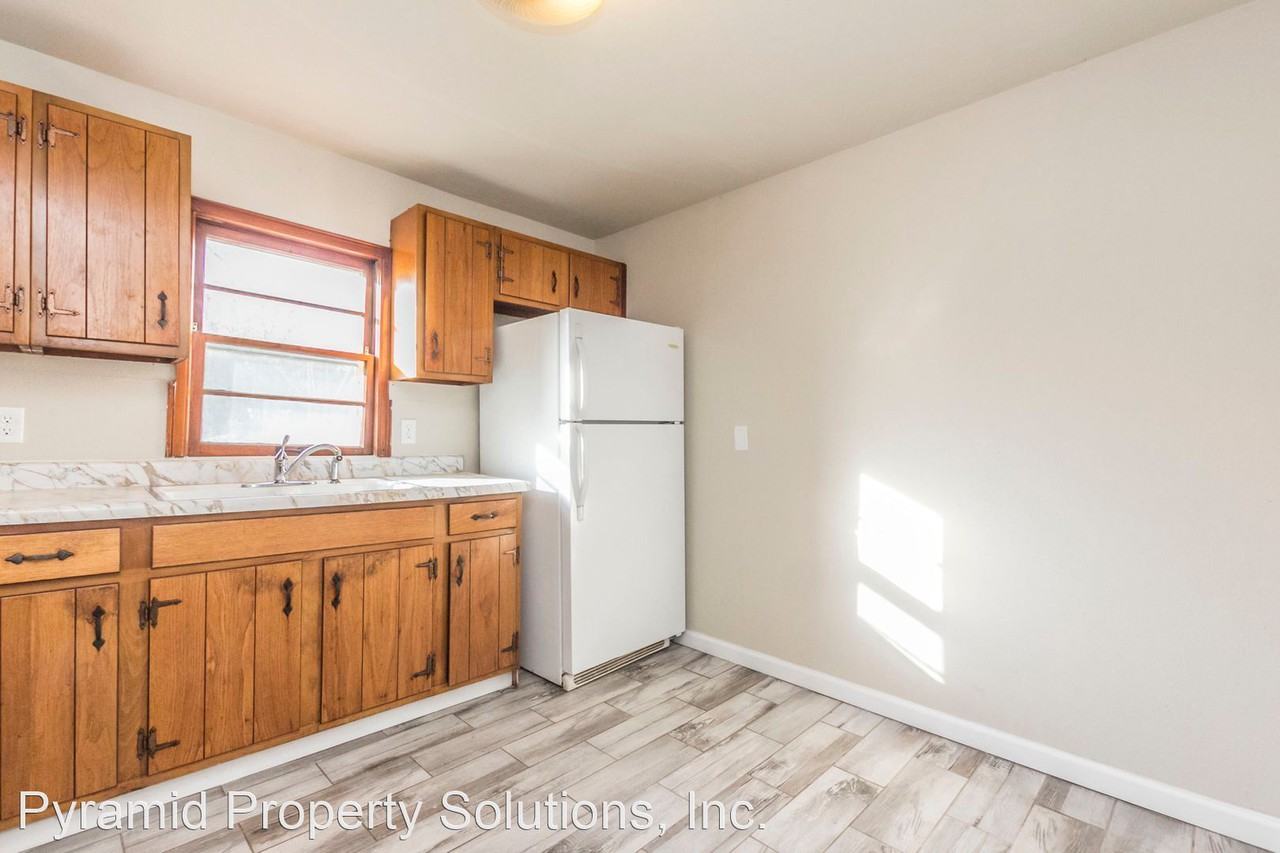 1914 10th St - Photo 2 of 12