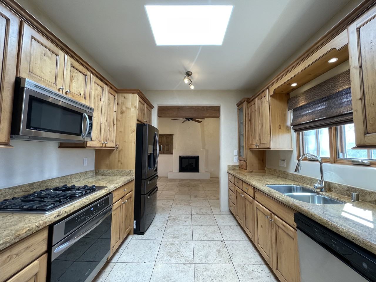 737 Don Cubero Aly #D - Photo 2 of 19