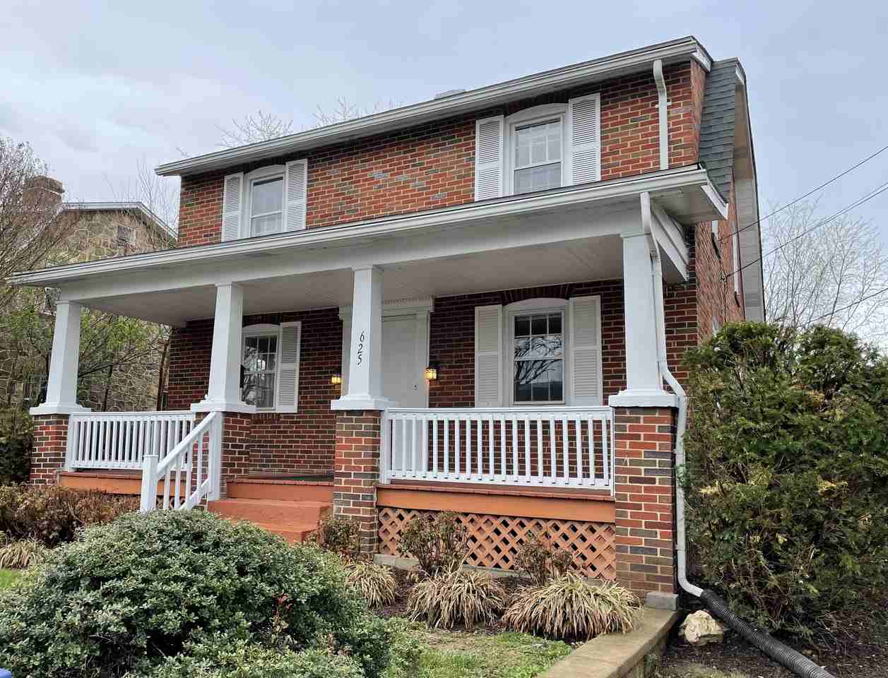 625 Warren Ave - Photo 2 of 17