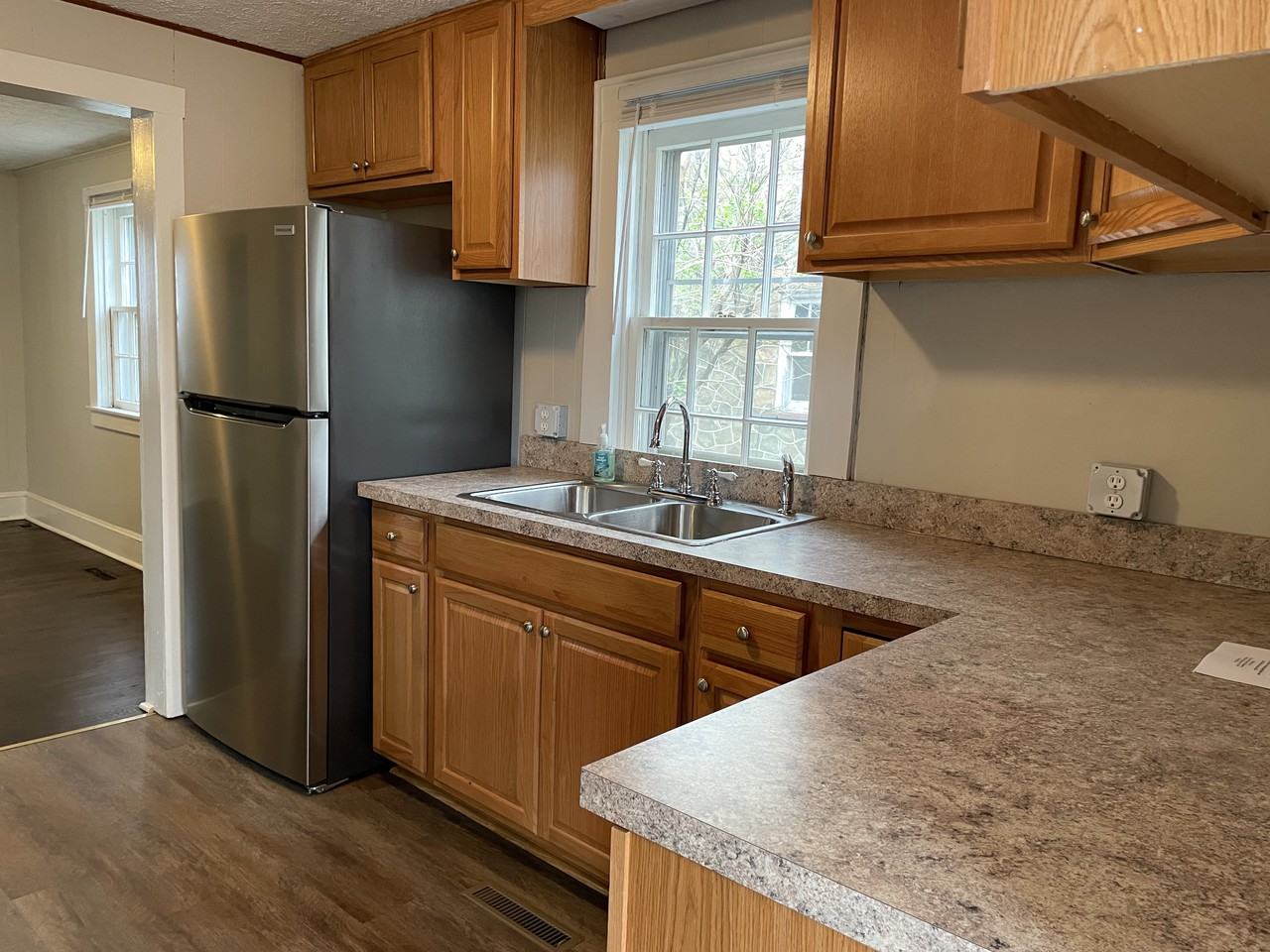 625 Warren Ave - Photo 3 of 17