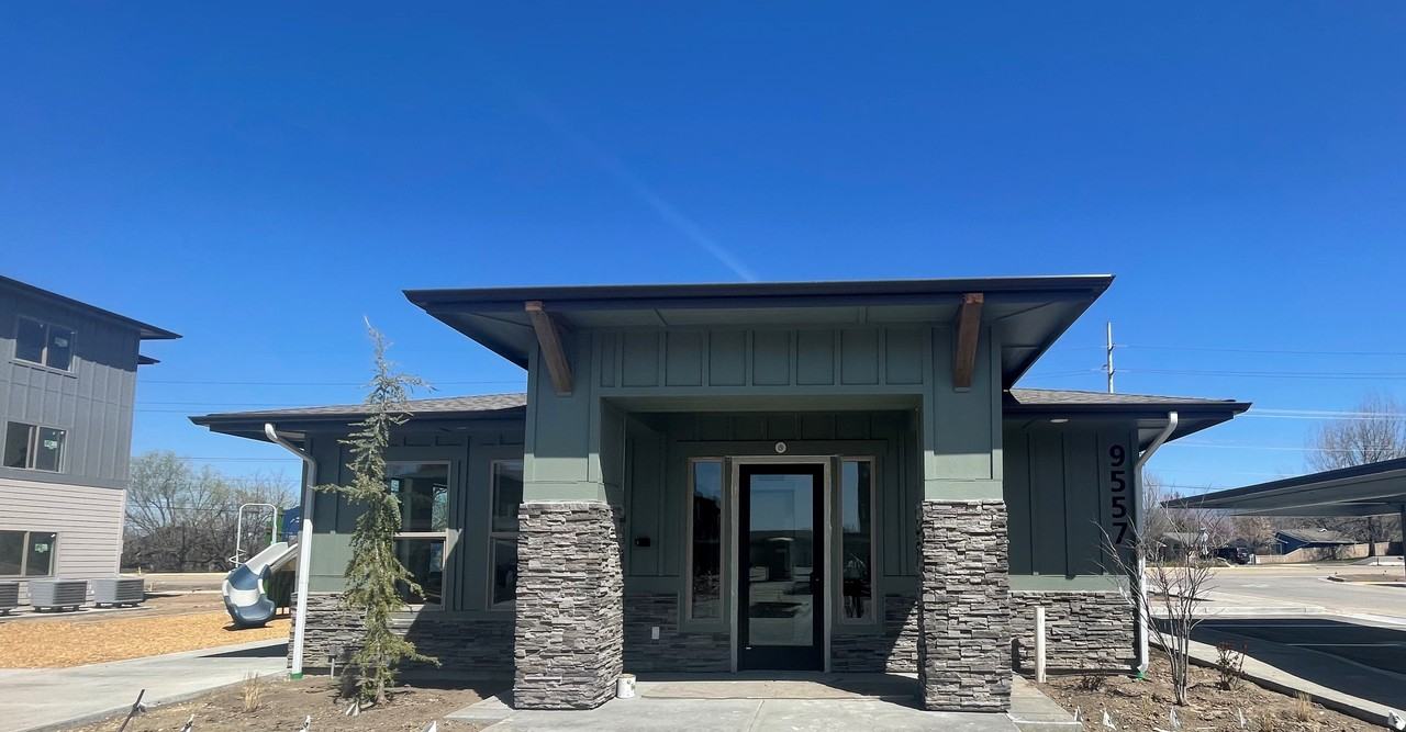 9557 W State St - Photo 2 of 8