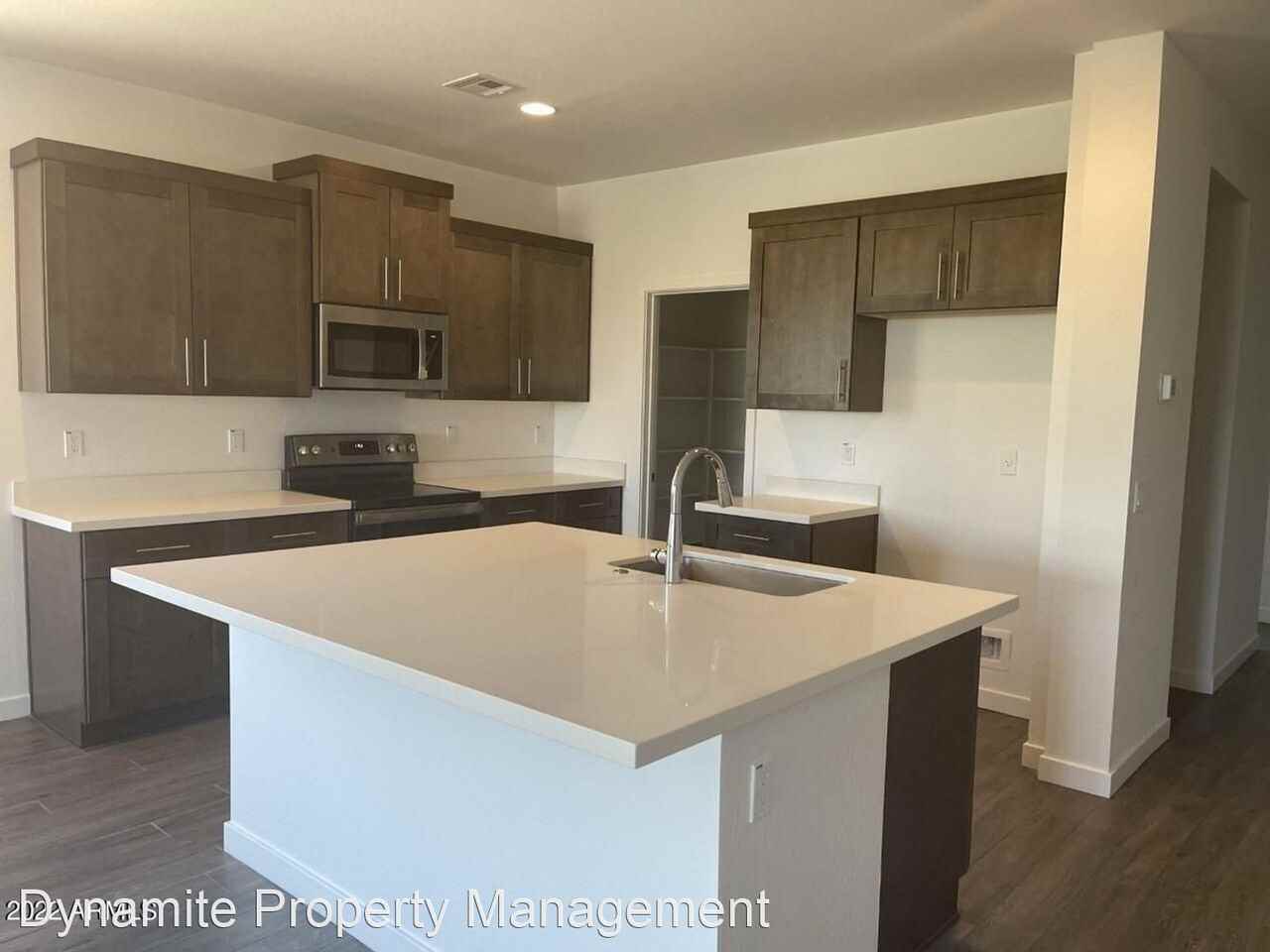 1990 W Ringo Rd - Photo 3 of 11