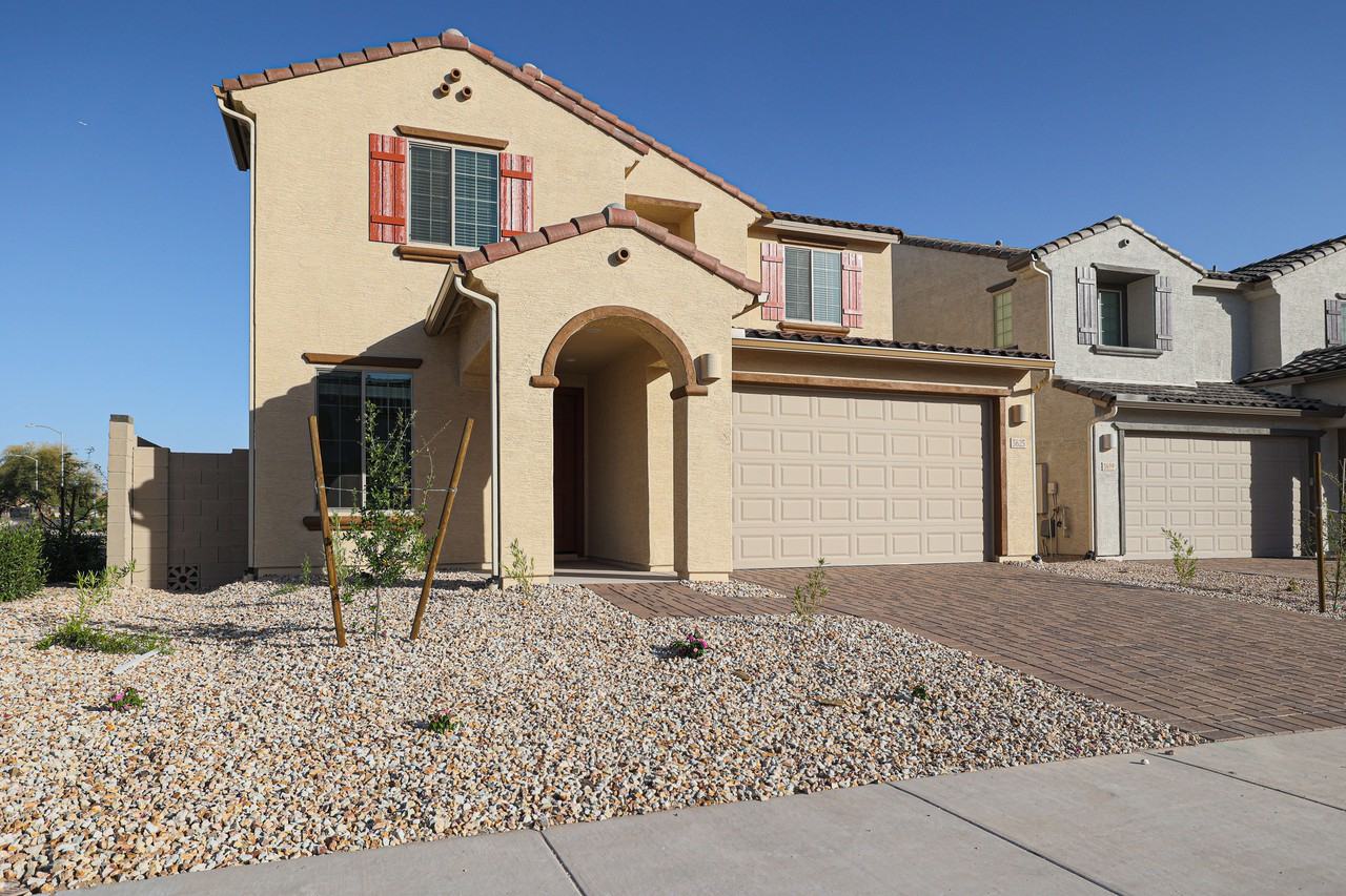 5625 N 87th Dr - Photo 3 of 50