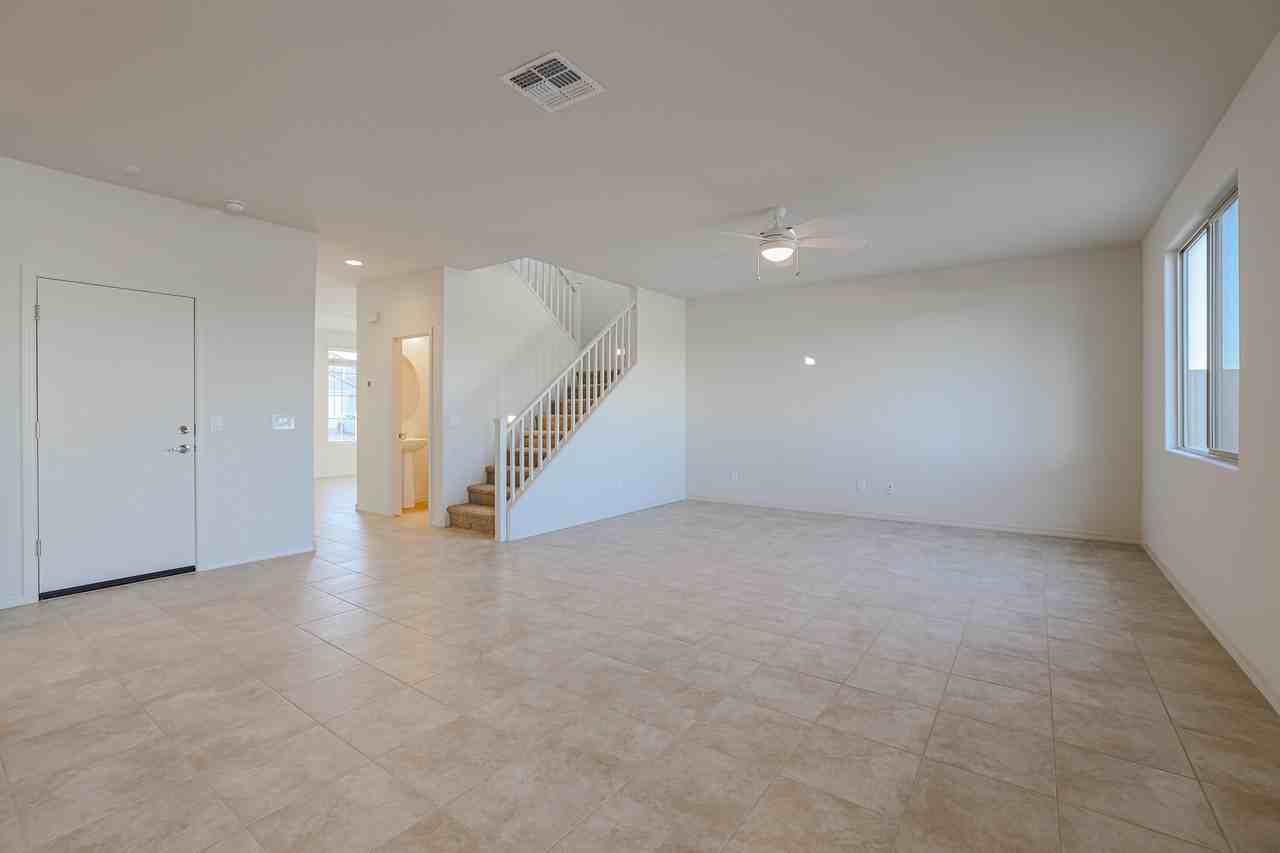 5625 N 87th Dr - Photo 6 of 50