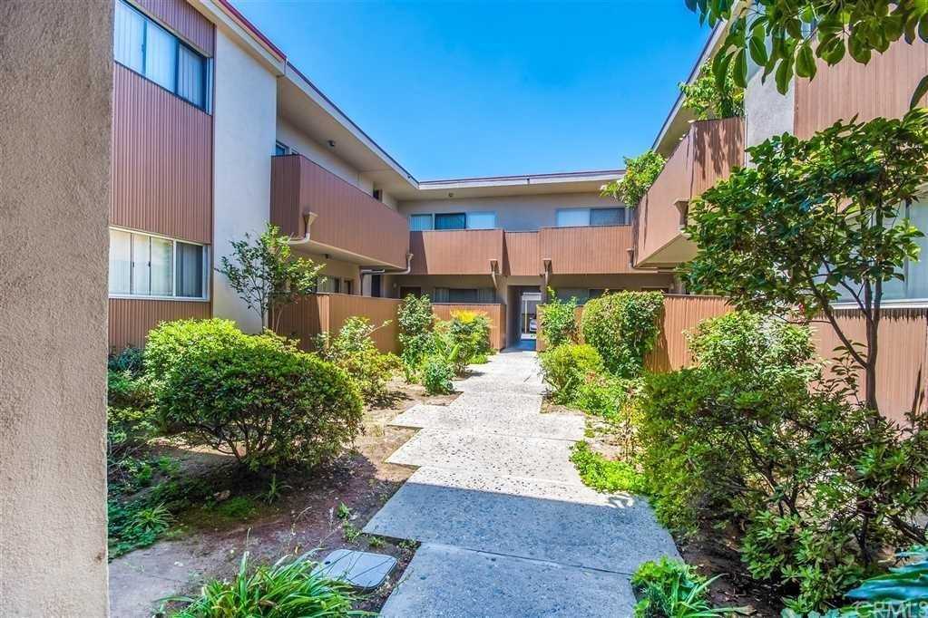 10327 Downey Ave. - Photo 2 of 33