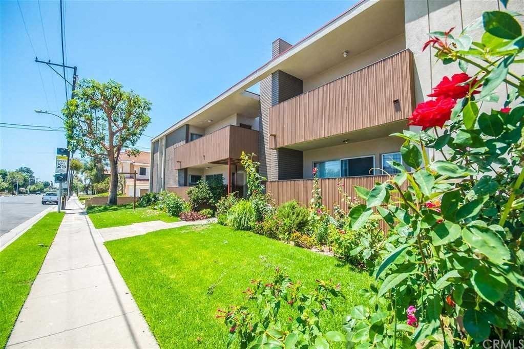 10327 Downey Ave. - Photo 5 of 33