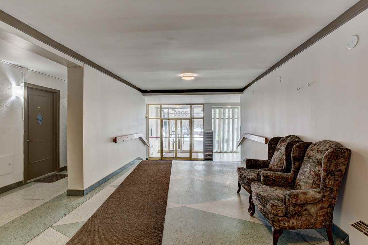 3380 rue Victoria - Photo 3 of 12