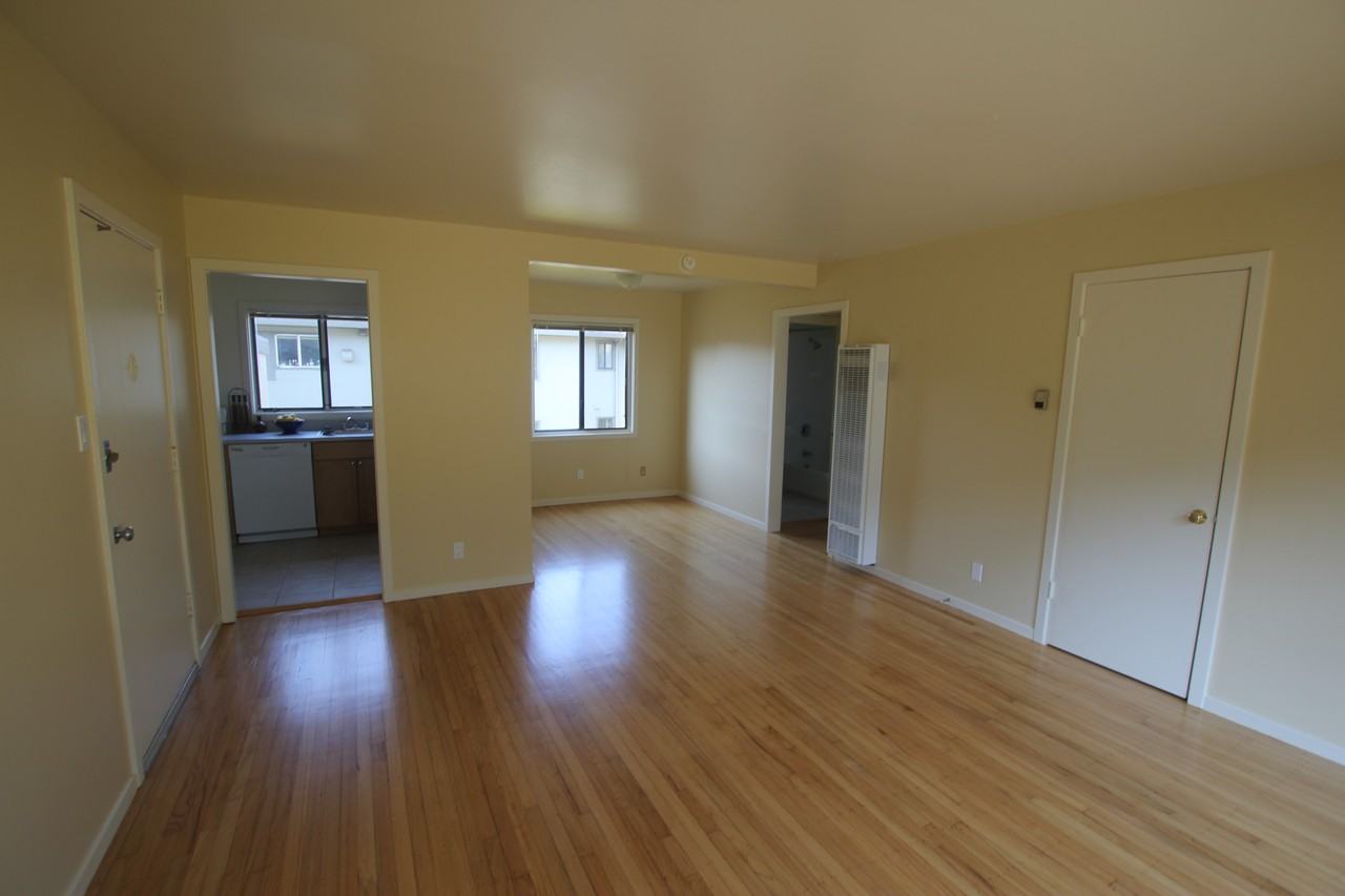 1569 Pershing Drive #G - Photo 2 of 6