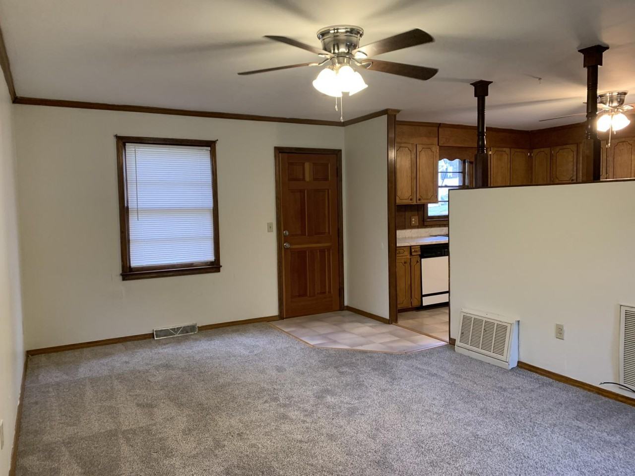 105 Sellwood Circle - Photo 2 of 6