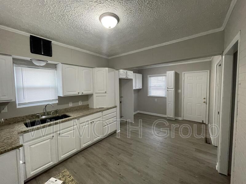 3630 N Denny St - Photo 3 of 10