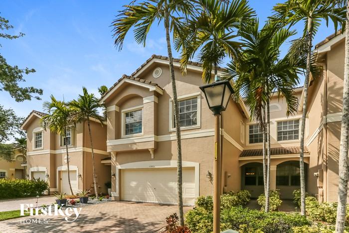 12431 Sw 42nd St - Photo 2 of 15