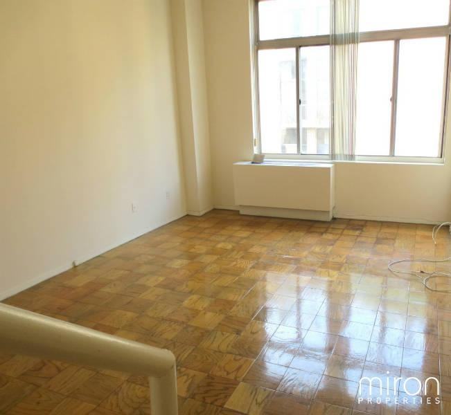 E 24th St #05B