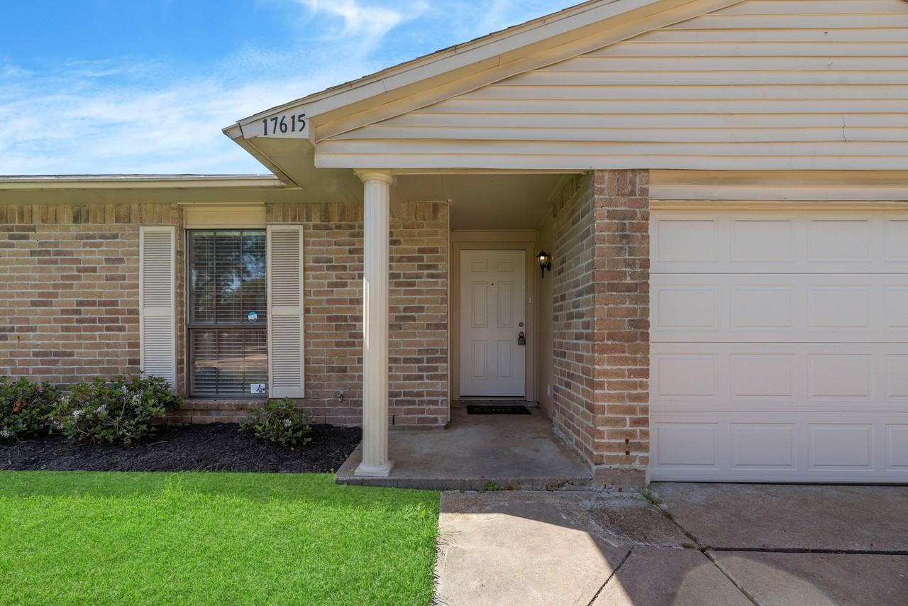 17615 Autumn Hills Dr #1 - Photo 3 of 33