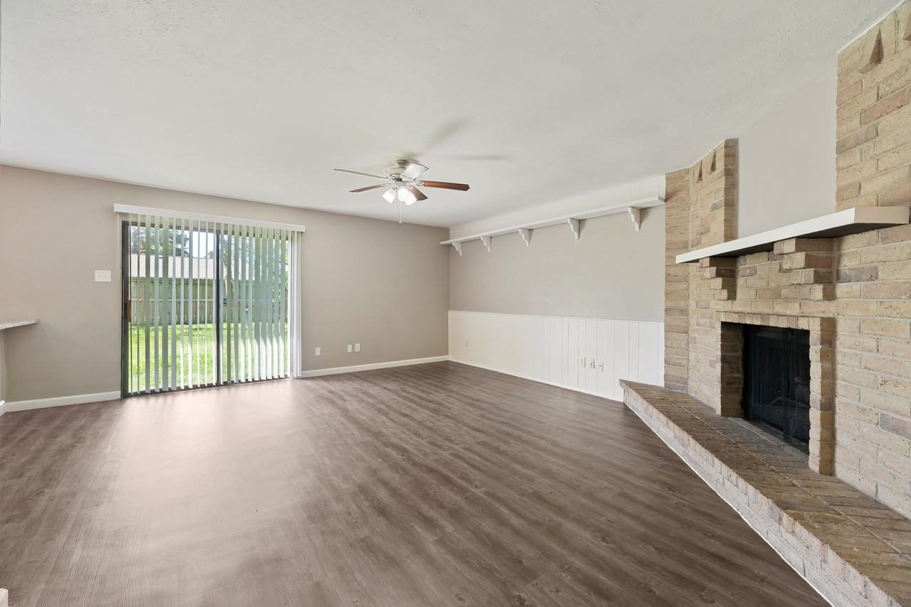 17615 Autumn Hills Dr #1 - Photo 5 of 33