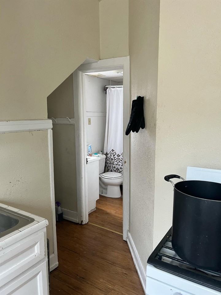 1222 N 10th St #1222 - Photo 5 of 9