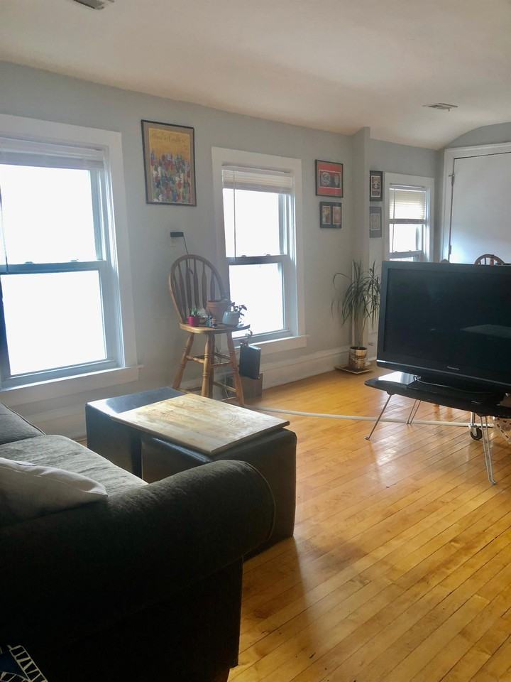 1830 W 17th Street - Coach 2 - Photo 2 of 11