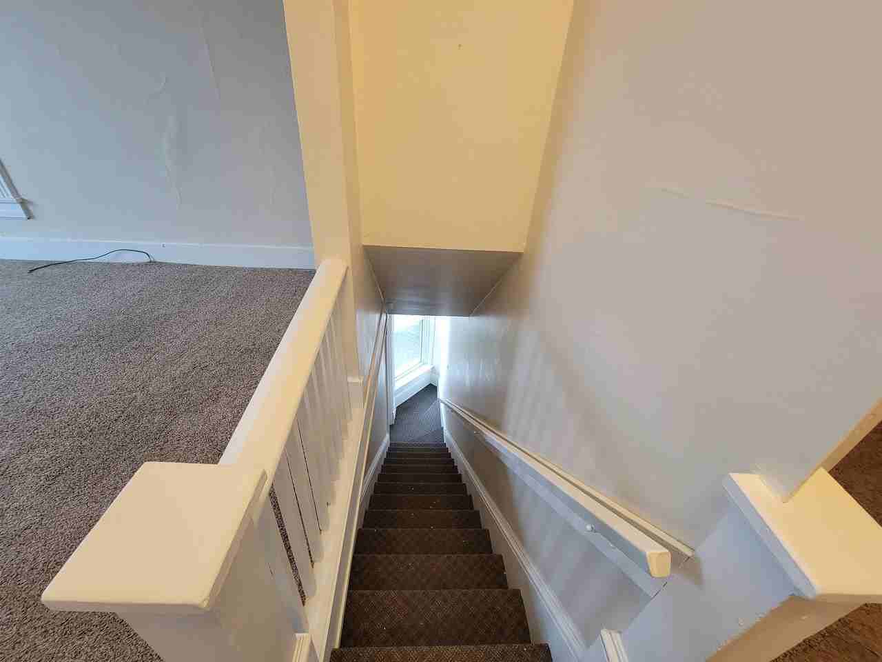 517/519 Avenue G - 519 1/2 Upper #519-1-2UPP - Photo 3 of 10