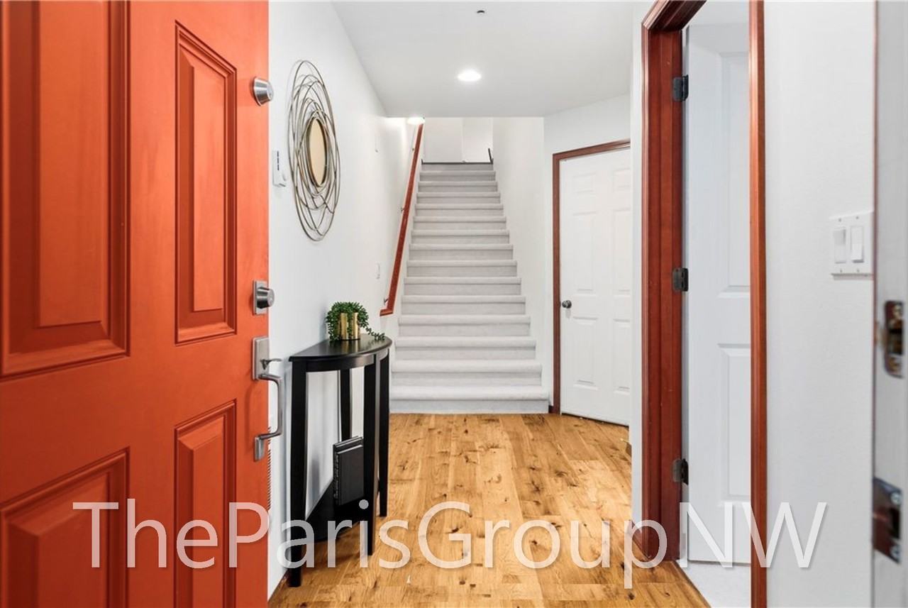 1058 215th Place Southeast - Photo 3 of 34