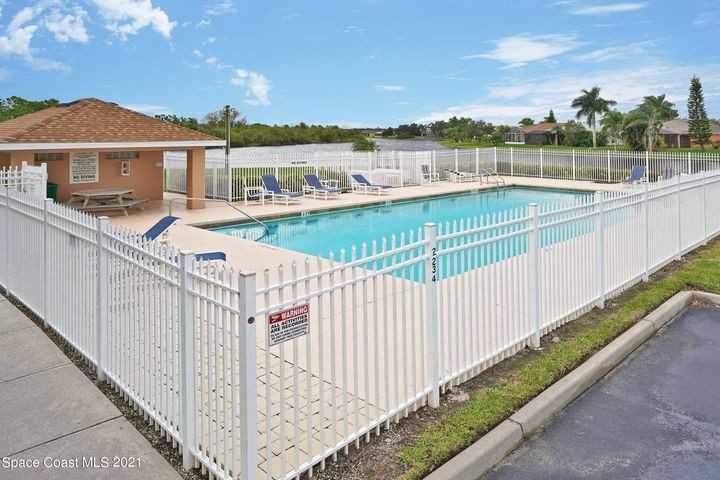 1430 Talamore Ln - Photo 2 of 8