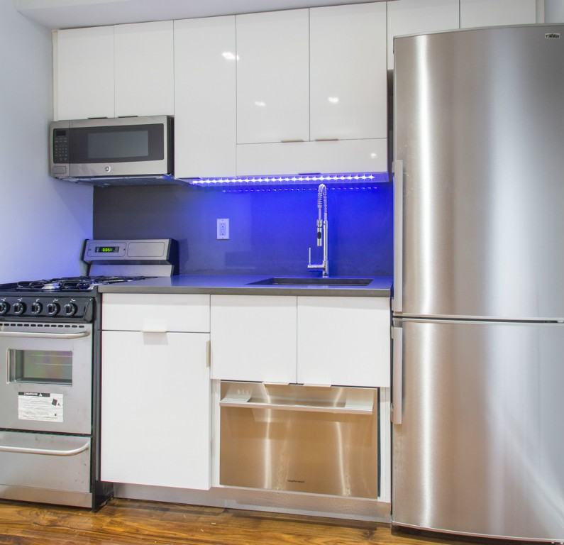 E 13th St #4B - Photo 2 of 6