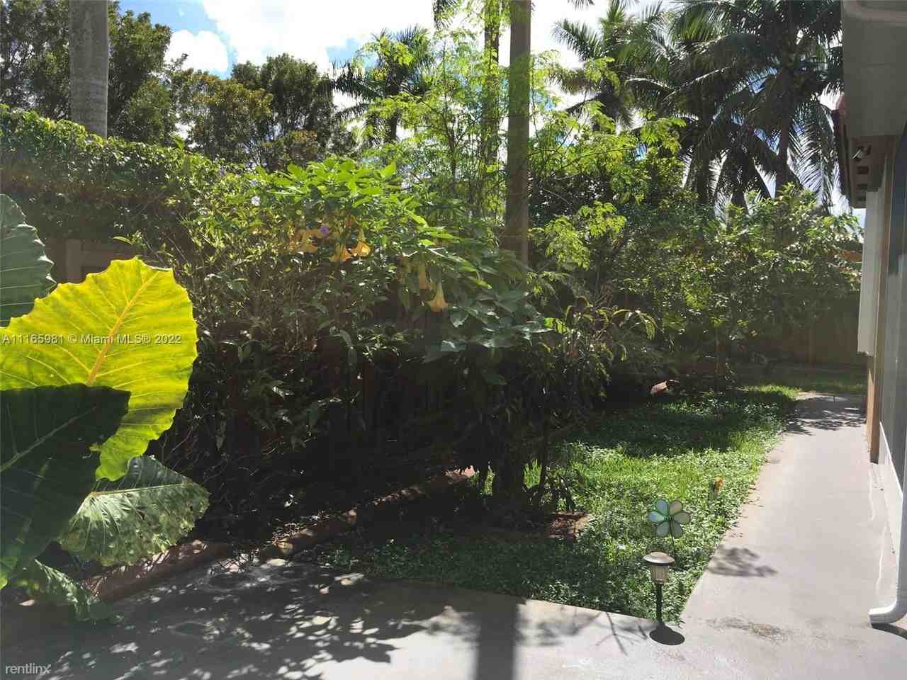 12858 Sw 52nd St - Photo 3 of 5