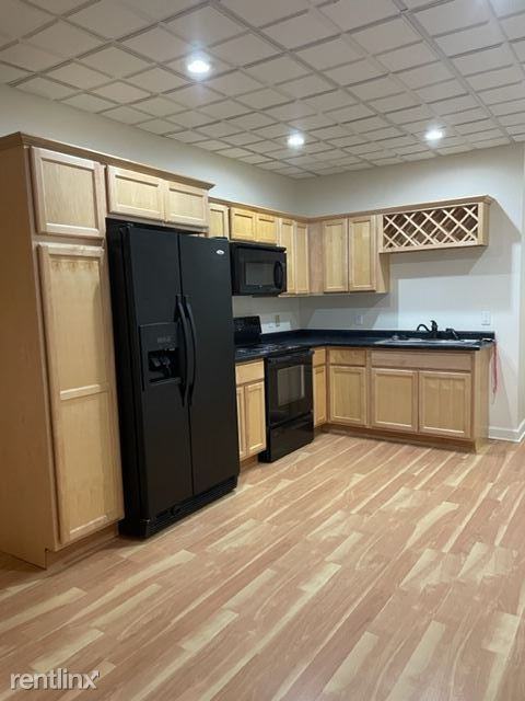 100 Commercial St - Photo 2 of 6