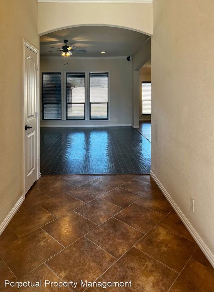 286 Spyglass Dr - Photo 2 of 19