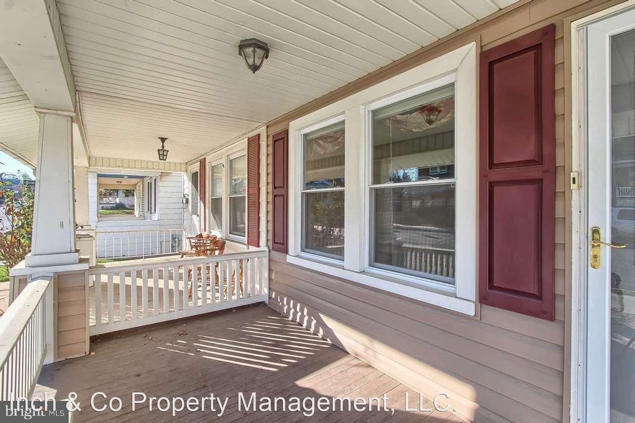 1121 W Princess St - Photo 2 of 24