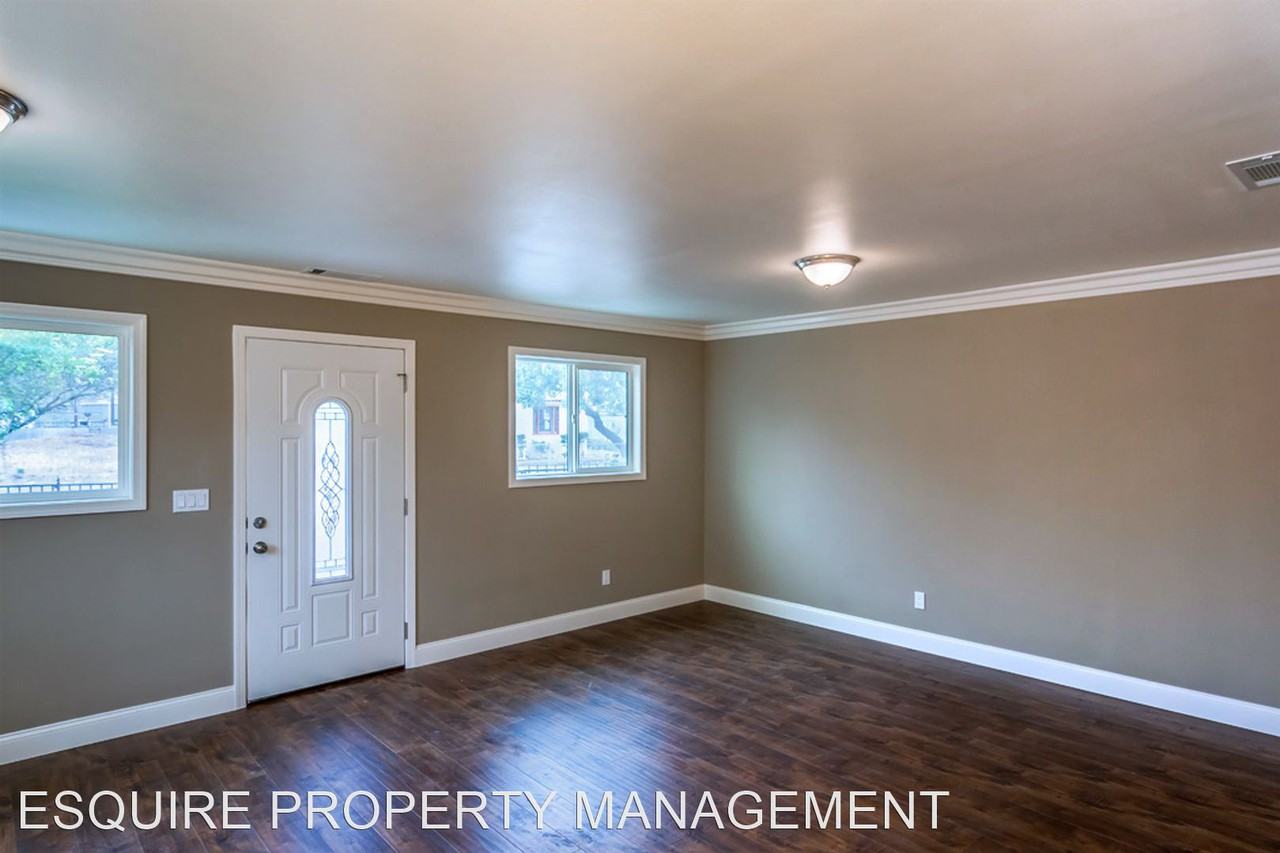 1218 N Olive St #A - Photo 2 of 18