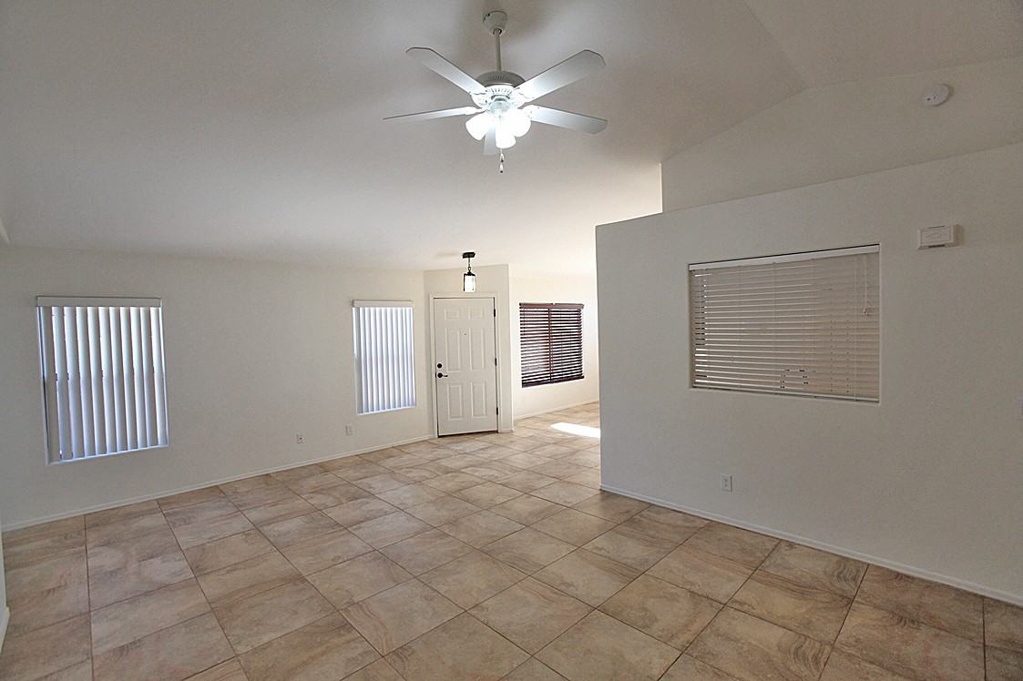 6504 W Saddlehorn Rd - Photo 3 of 20