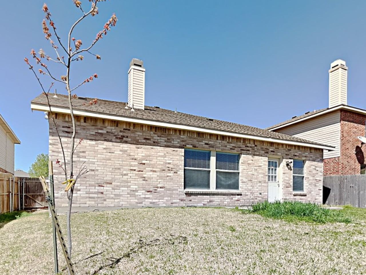 2104 Navada Way - Photo 2 of 21