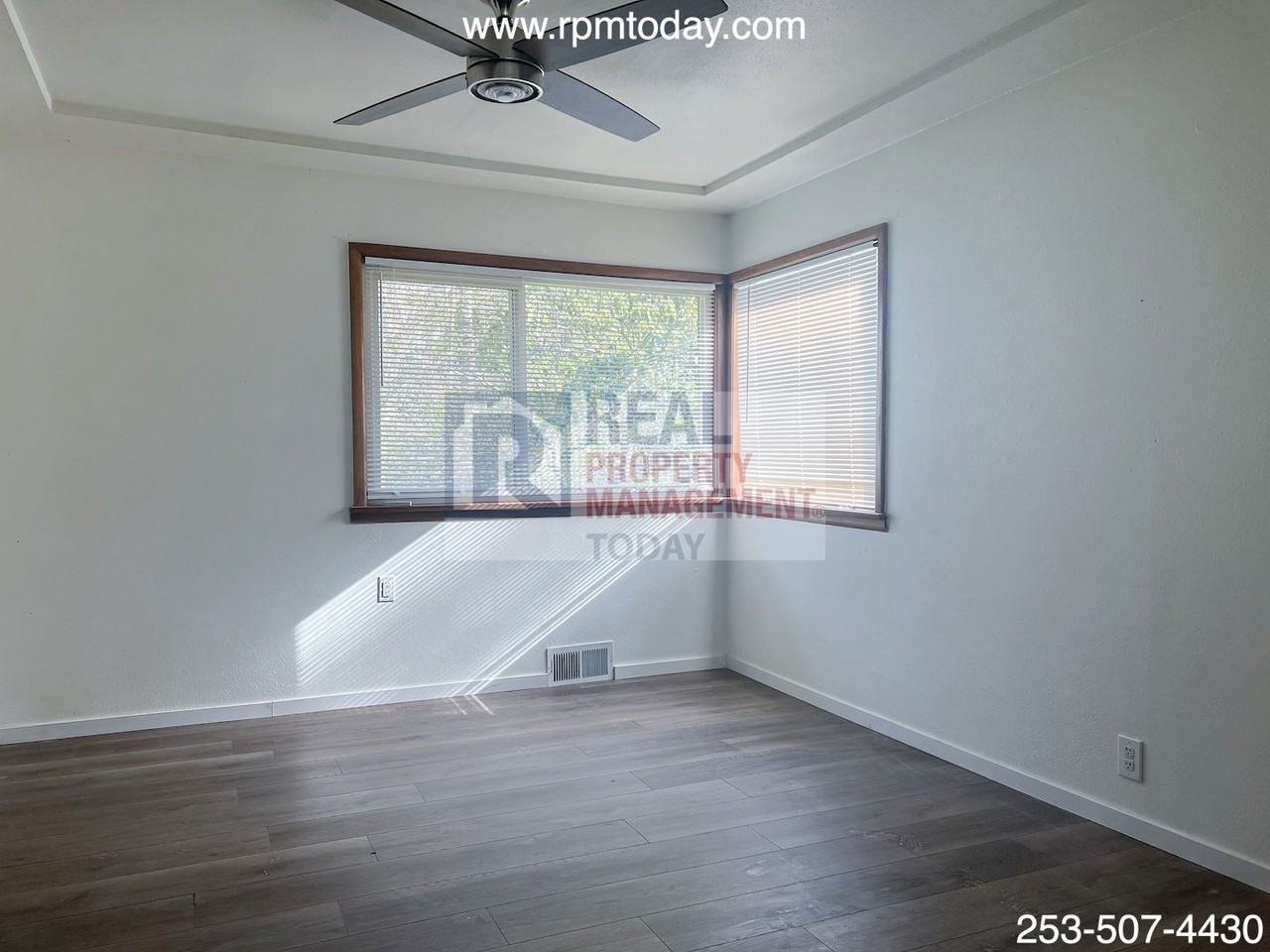 2021 E 72nd St #A - Photo 5 of 10