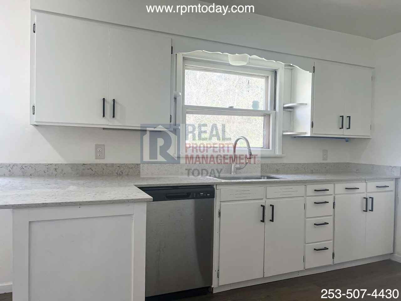 2021 E 72nd St #A - Photo 6 of 10