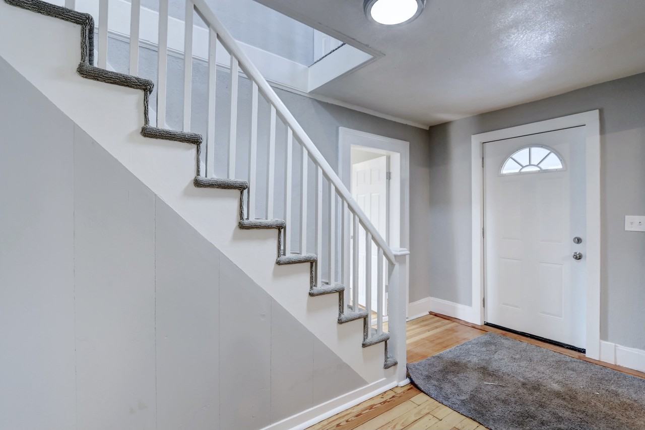 505 E Wall St - Photo 3 of 18