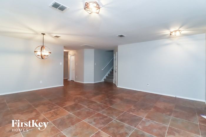 808 Wrigley Dr - Photo 2 of 15