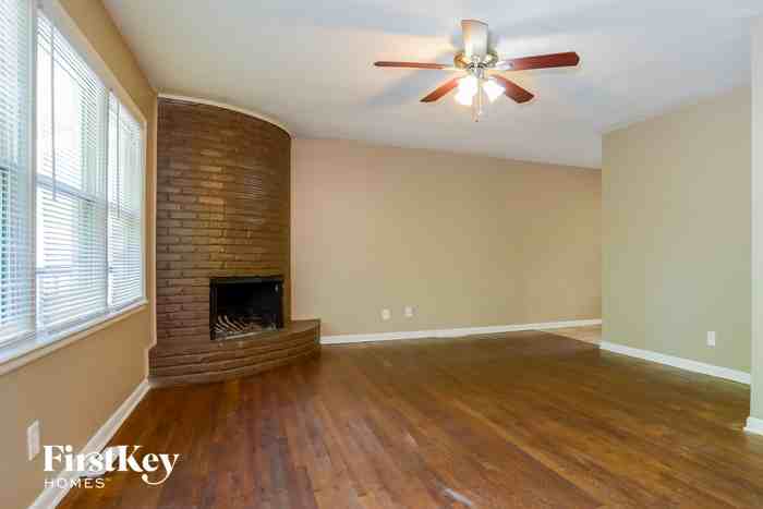 5418 N Lydia Ave - Photo 3 of 14