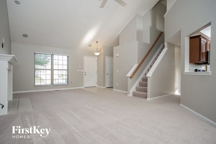 7398 Haverhill Ln - Photo 3 of 15