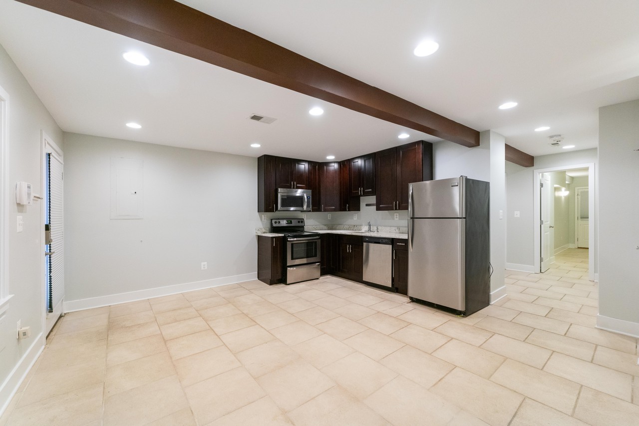 1361 Perry Pl Nw - Photo 2 of 17