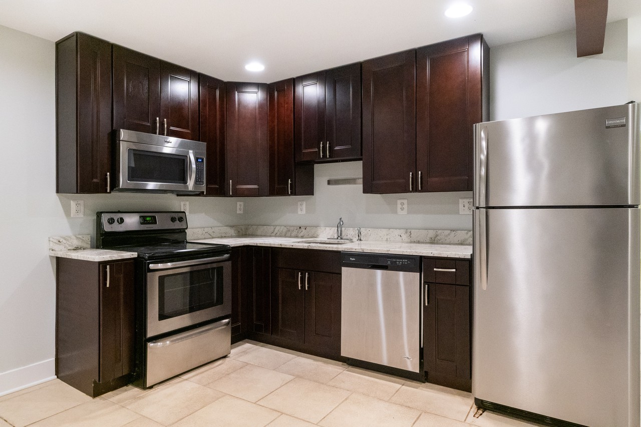 1361 Perry Pl Nw - Photo 3 of 17
