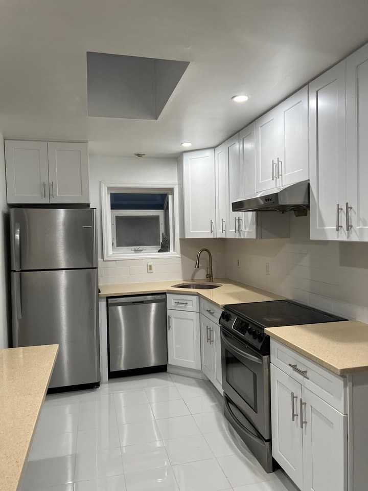 3303 Murdock Ave - Photo 3 of 14