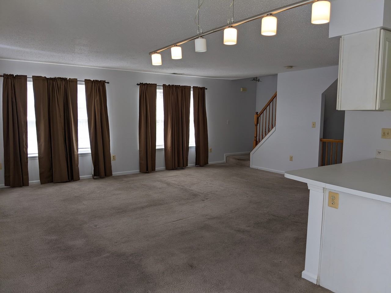 145 West Market Street - Photo 3 of 17