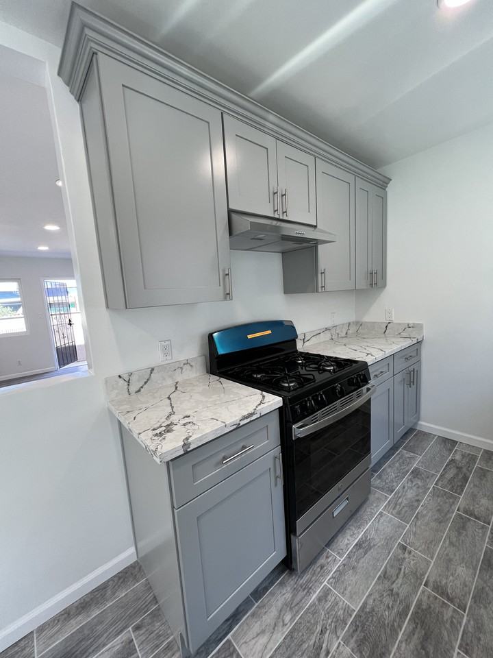 2333 South Mansfield Avenue #2 - Photo 3 of 14