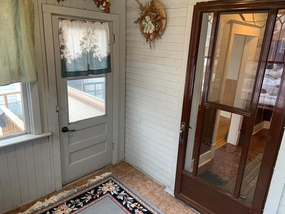 1427 Bannatyne Avenue West - Photo 3 of 20