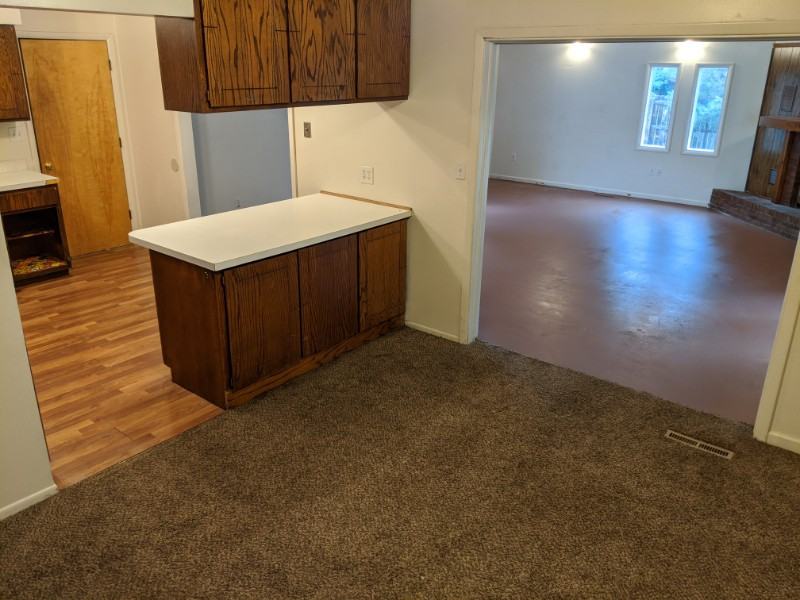 1620 Lakeridge Ct - Photo 4 of 8