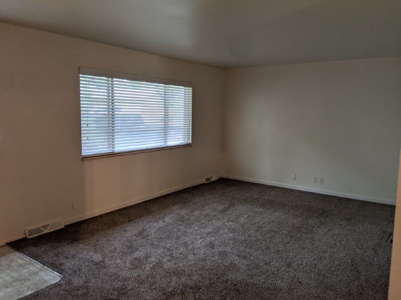 1620 Lakeridge Ct - Photo 7 of 8