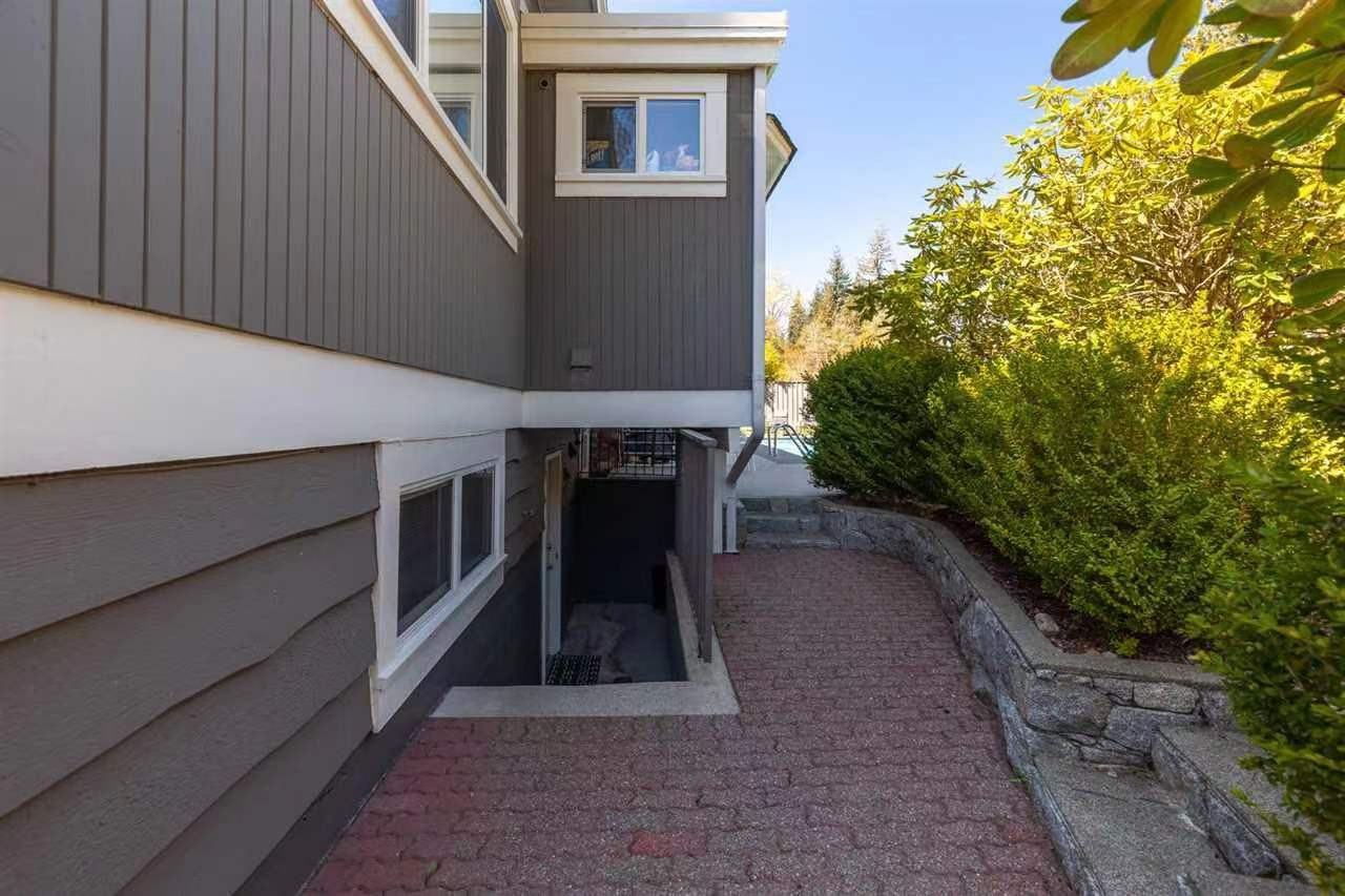 1 Sennok Crescent - Photo 3 of 13