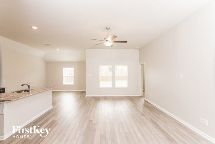 8206 Bending Tree - Photo 3 of 15