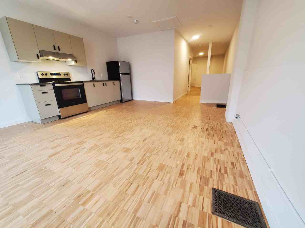 2106 Dundas Street West - Photo 2 of 10