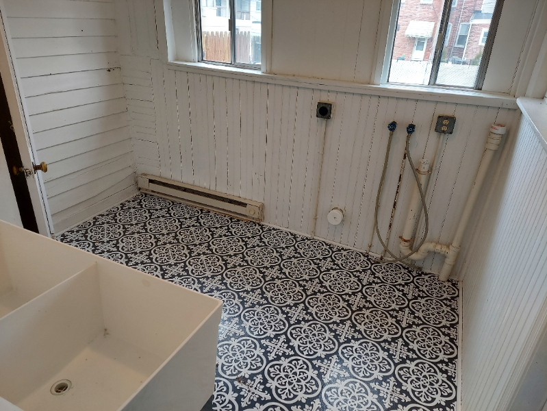 1921 W 8th St - Photo 2 of 4