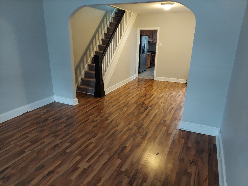 1921 W 8th St - Photo 3 of 4